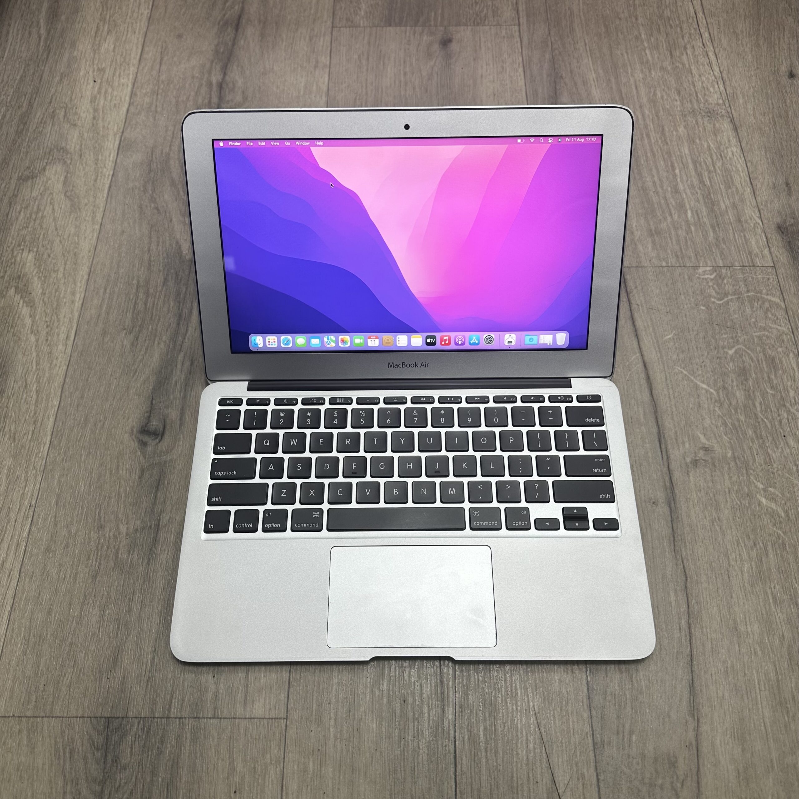 MacBook Air 11inch i5 4GB 128GB 2015